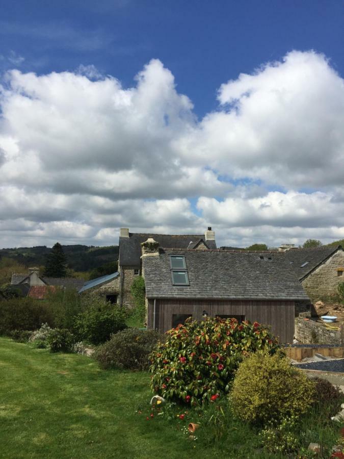 Le Gite "Le Grand Chene" Le Cloitre-Saint-Thegonnec Bagian luar foto